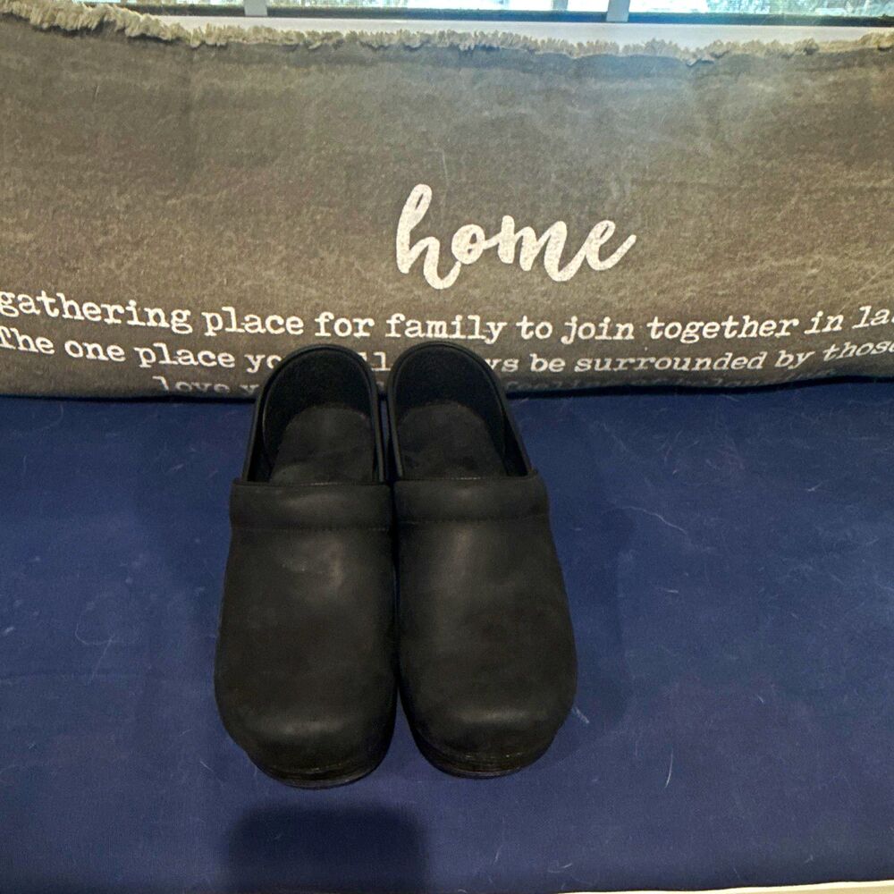 Dansko Professional Women’s Black Leather Slip-On Clogs Comfort EU 37 US 6.5